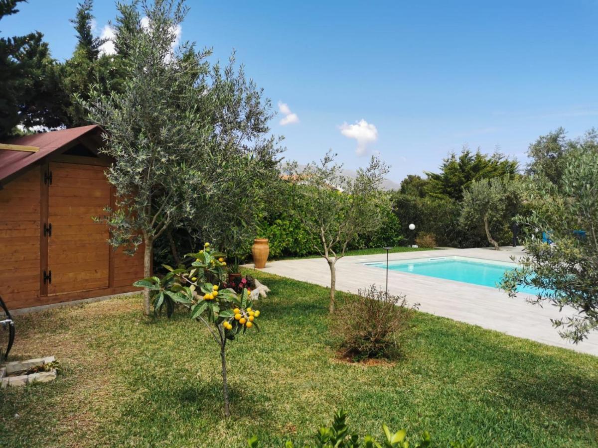 Villa Hibiscus Castellammare del Golfo Esterno foto